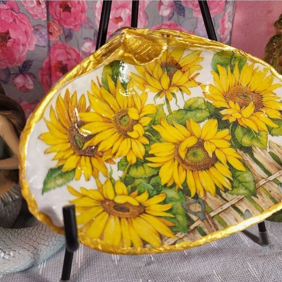 DECOUPAGE CLAM SHELL SUNFLOWER TRINKET DISH - Picture 2 of 8